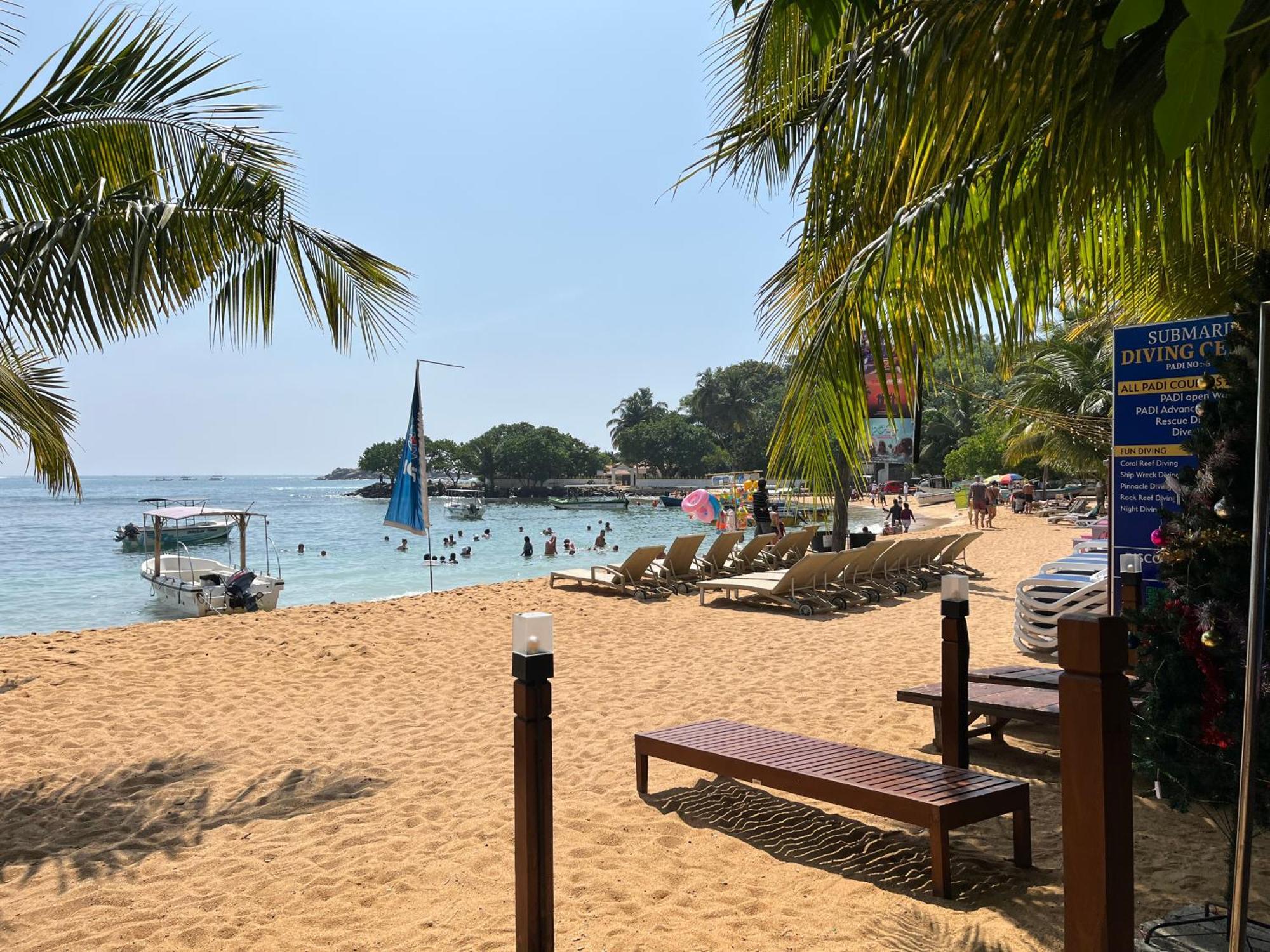 Submarine Rest - Beach Property Hotel Unawatuna Exterior photo